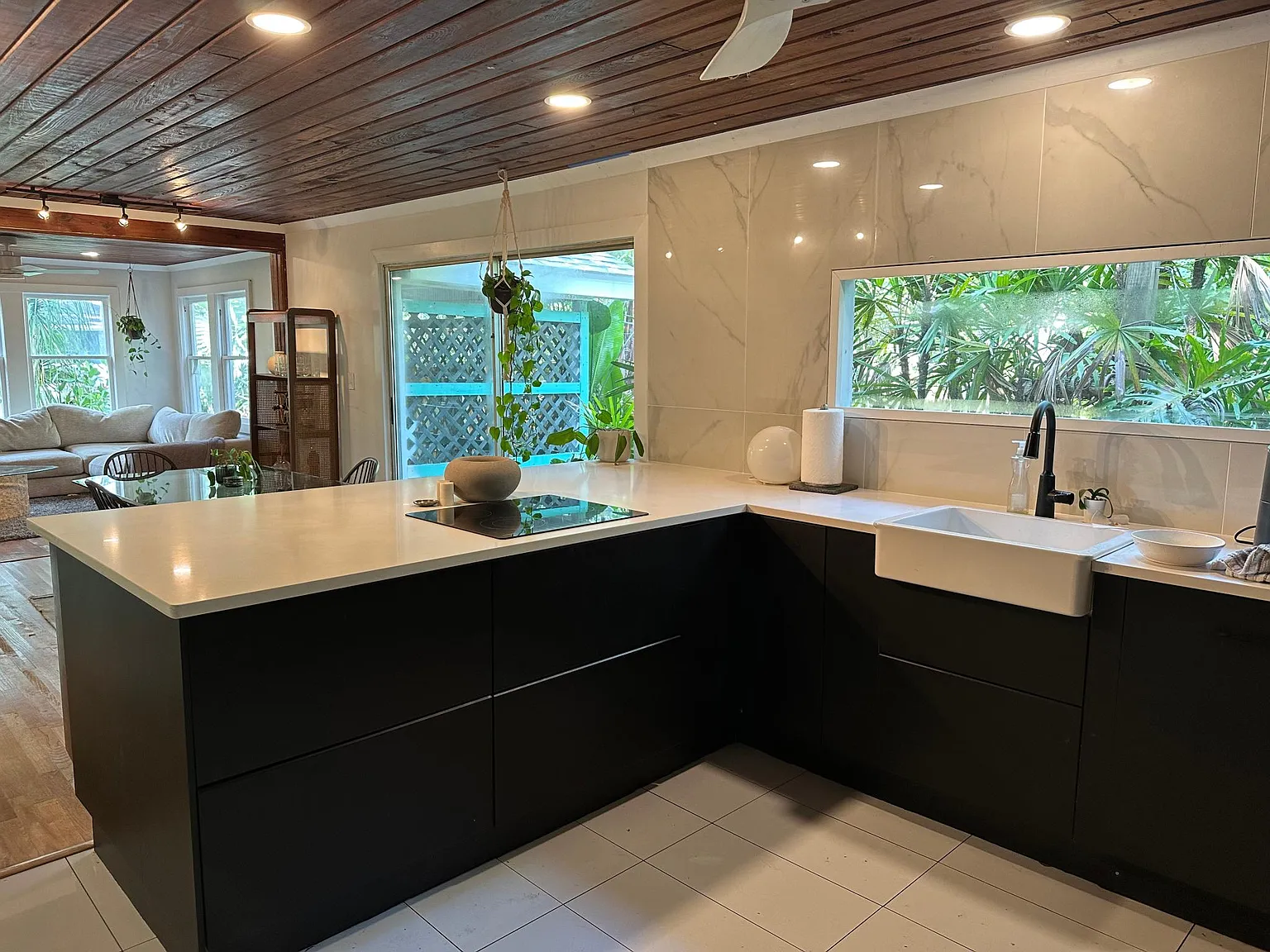 2 bed, 1084 sqft, $2,595 — Photo 1