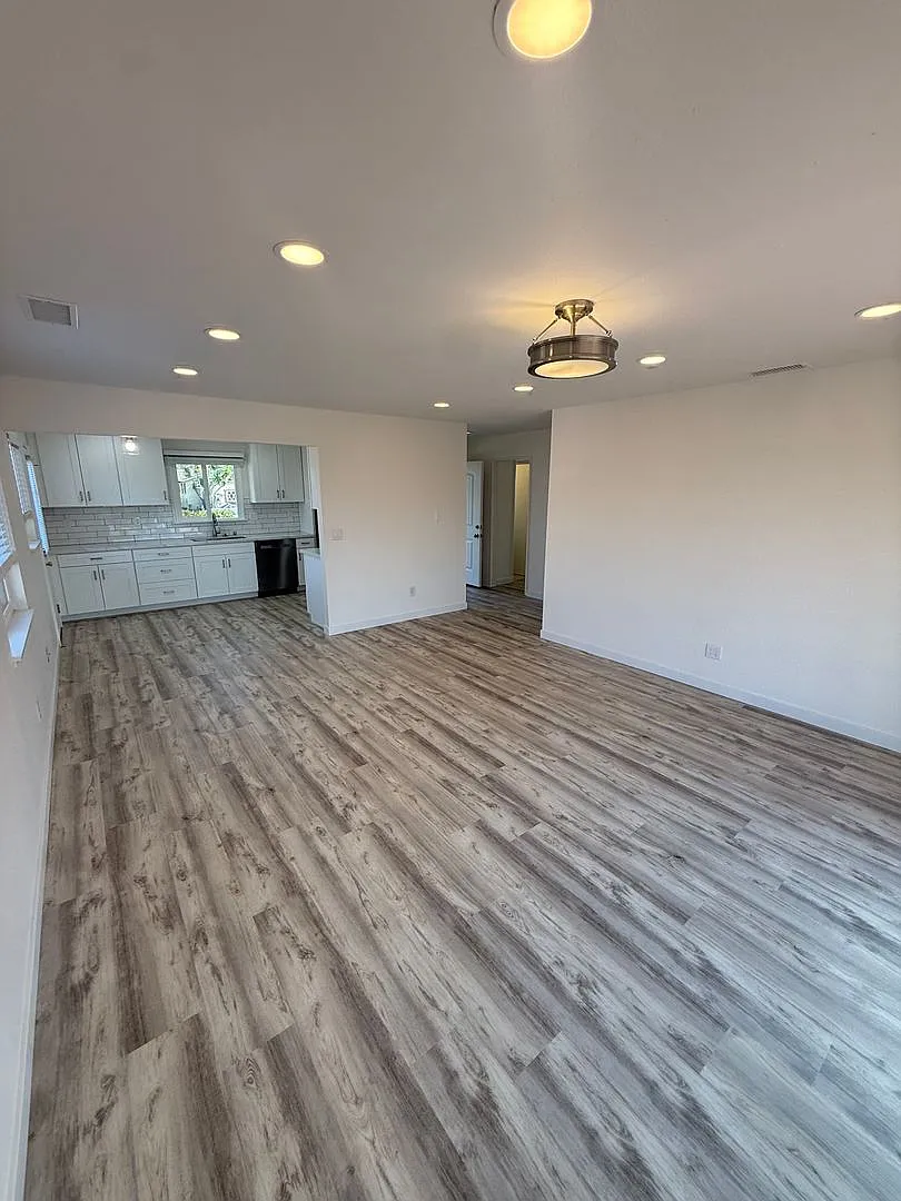 4 Bedroom Home In Central San Diego! — Photo 4