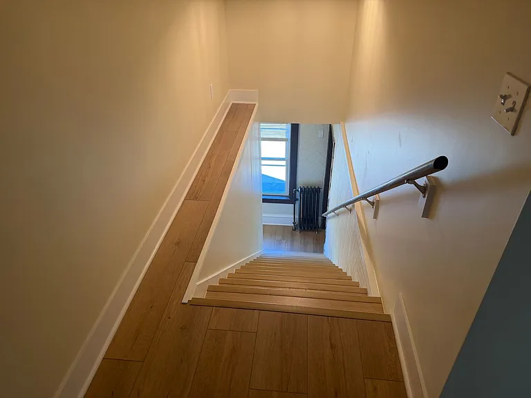 815 E Locust St — Photo 9
