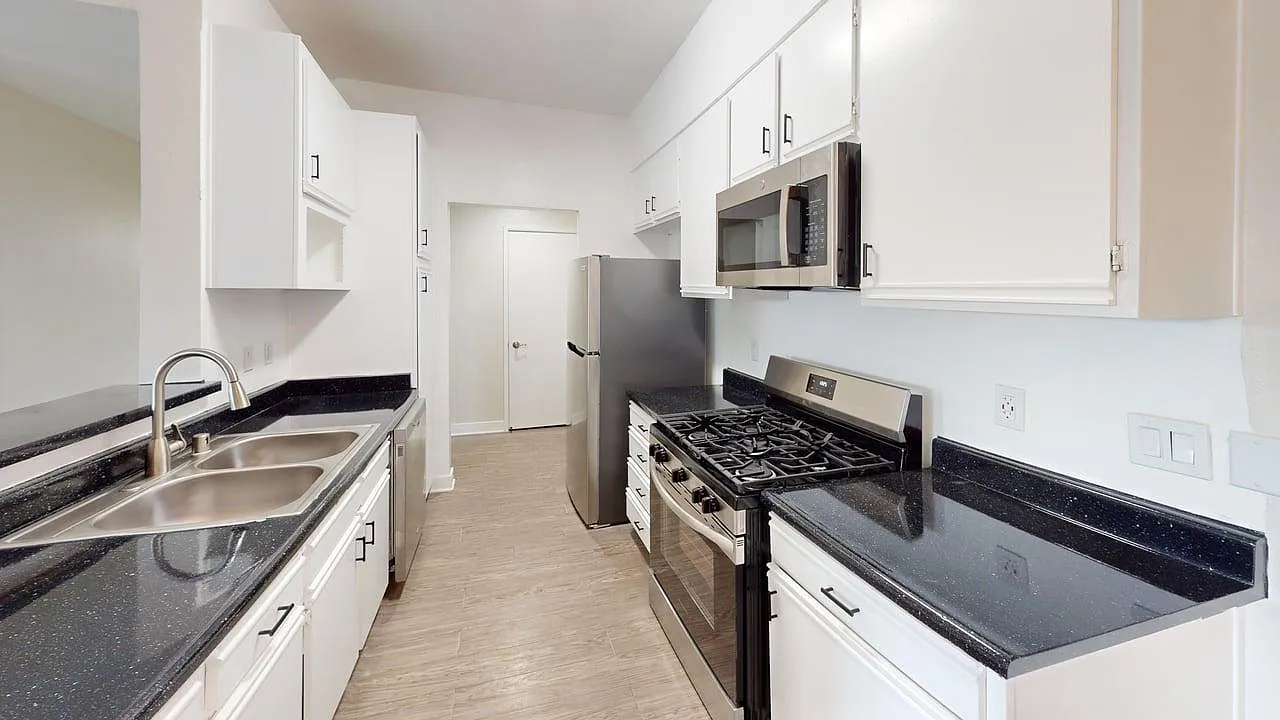 Citronia Luxe Towers Apartments — Photo 4