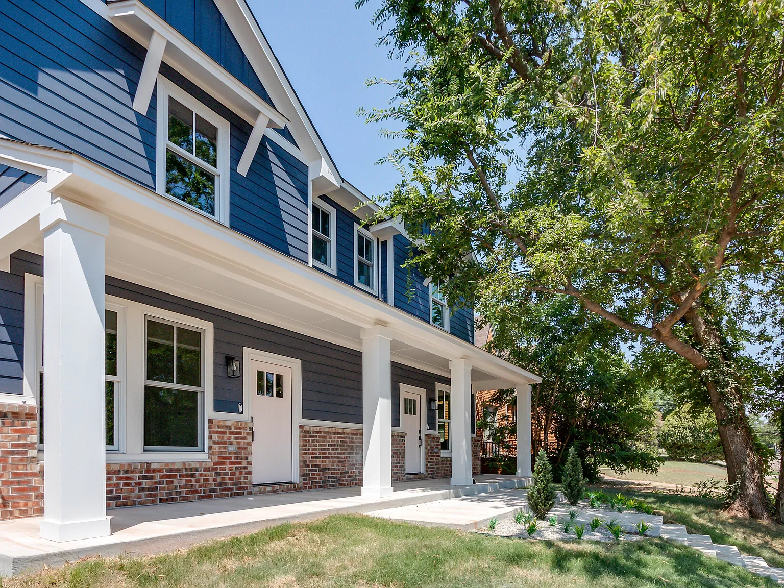 2603 N Dewey Ave — Photo 2