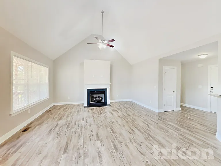 335 Oxfordshire Dr — Photo 4