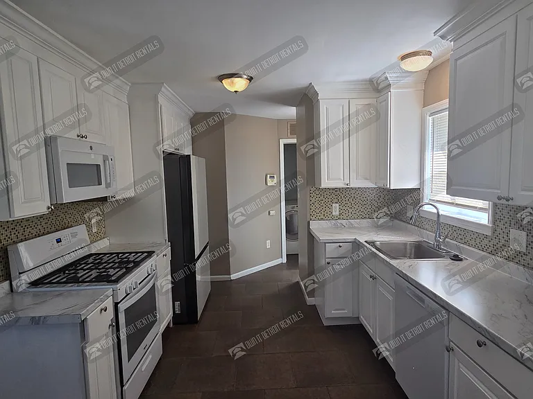 8125 Timken Ave — Photo 14