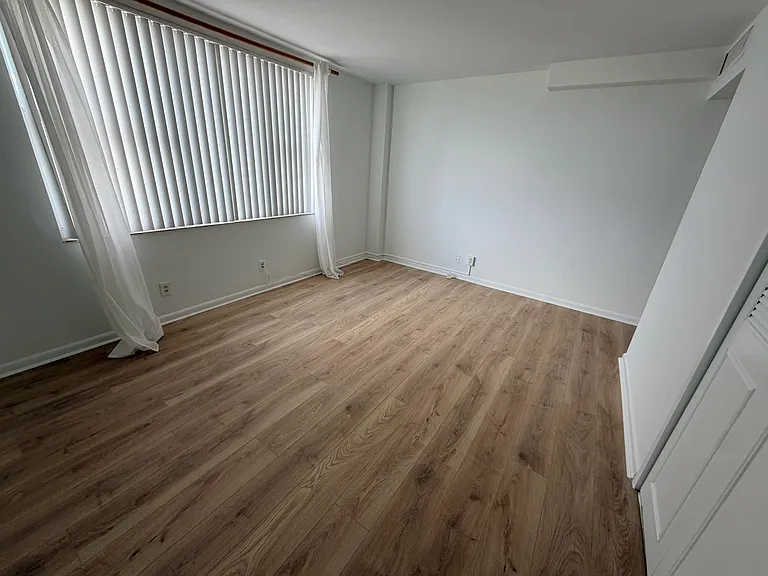 9195 Collins Ave #913 — Photo 8