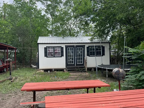 1128 Essex St, San Antonio, TX 78210