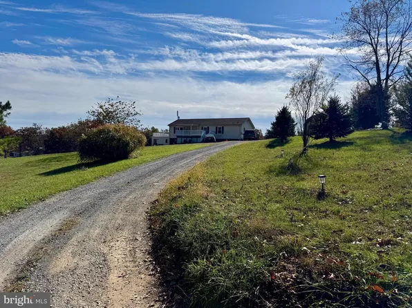 220 Snappy Ln, Winchester, VA 22602