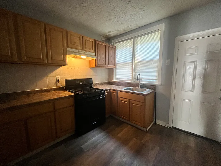 1661 Fillmore St — Photo 4