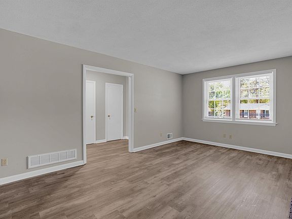 5th image of 2125 Rolling Hills Rd