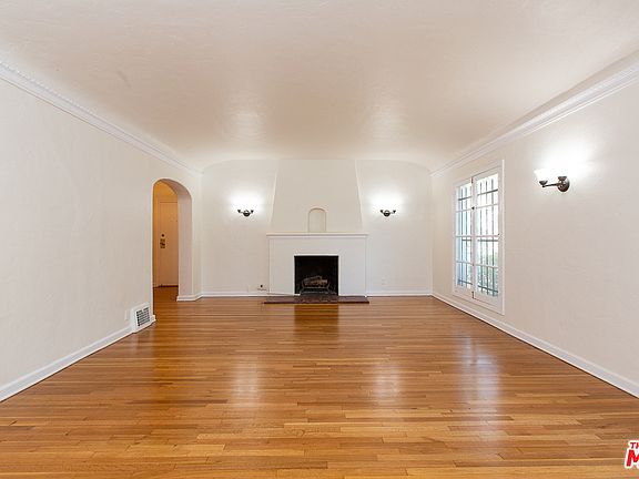 5th image of 181 S Sycamore Ave APT 201