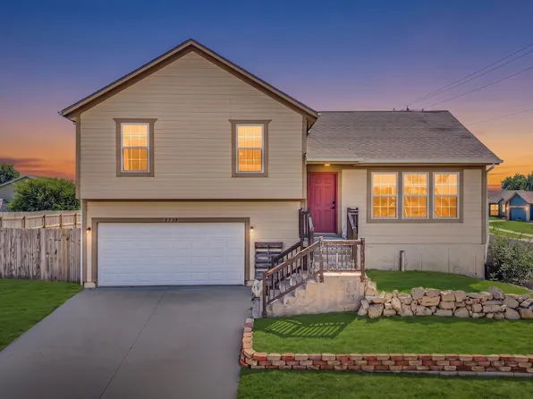 2739 Valley Dr, Junction City, KS 66441