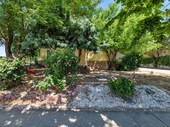 7626 N Chestnut Ave, Clovis, CA 93611