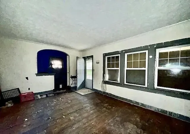 136 Pointview Ave — Photo 4