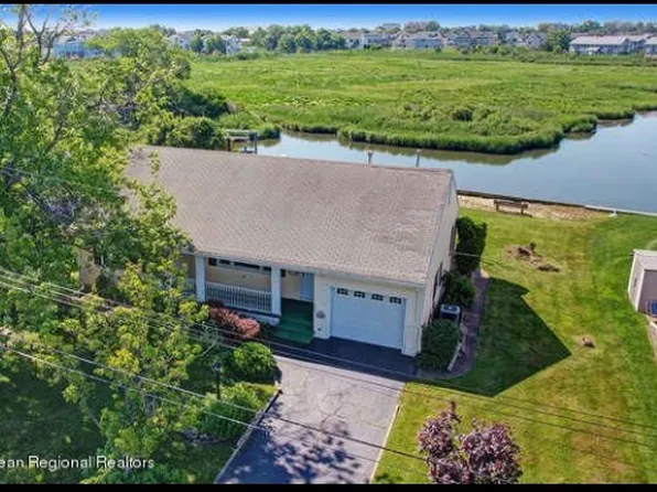 10 Monmouth Pl, Monmouth Beach, NJ 07750