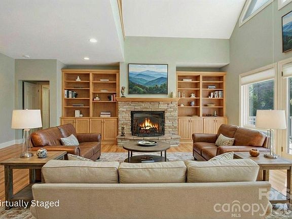 5th image of 301 Gateway Dr