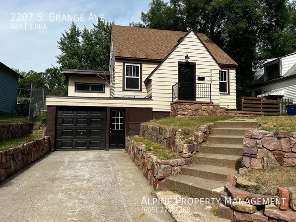 2207 S Grange Ave, Sioux Falls, SD 57105