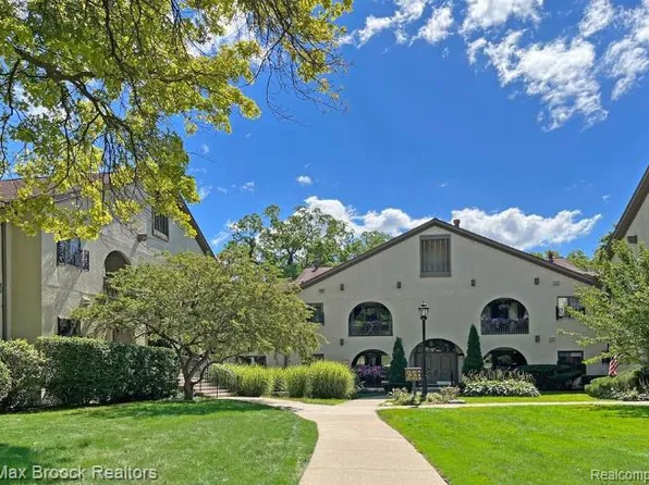 42160 Woodward Ave Unit 42, Bloomfield Hills, MI 48304