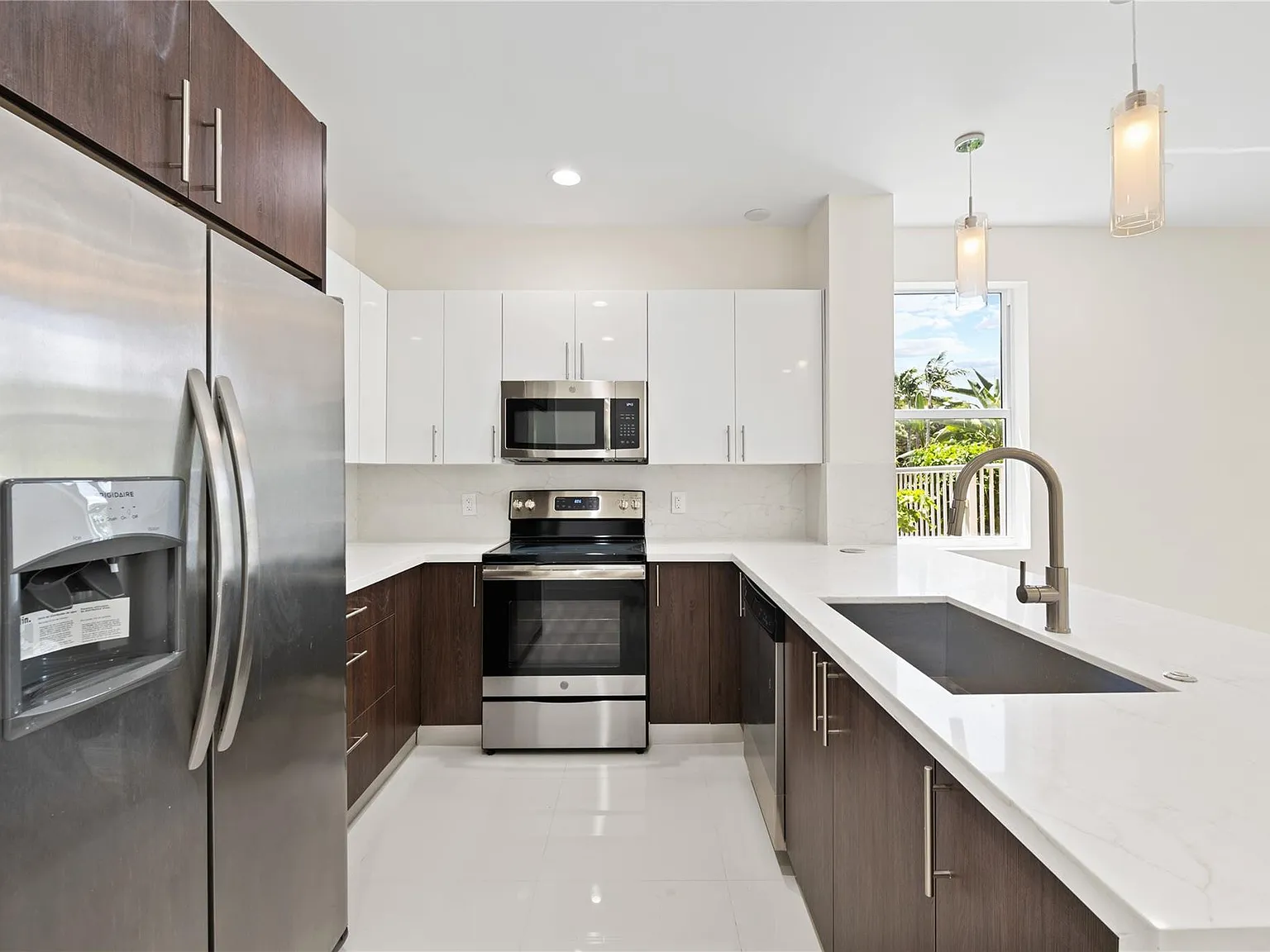 4 bed, 3.5 bath, 2120 sqft, $5,000 — Photo 4