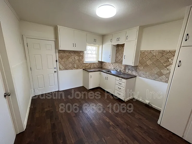 3 bed, 1.0 bath, 1070 sqft, $995 — Photo 3