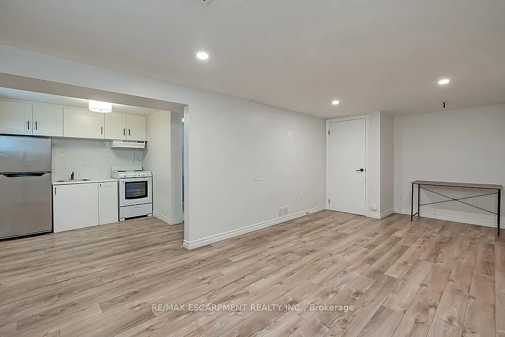 1 bed, $1,300 — Photo 3