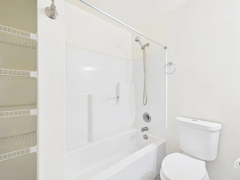 4901 Warwick Rd E — Photo 43
