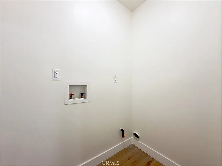 320 E Marshall St #B — Photo 10