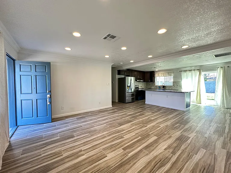 837 W Elna Rae St — Photo 3
