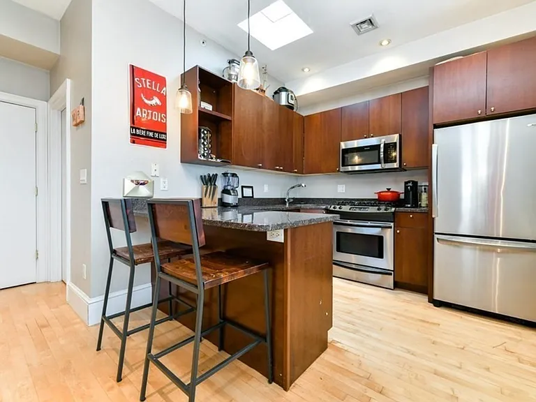 137-139 D St #5 — Photo 7