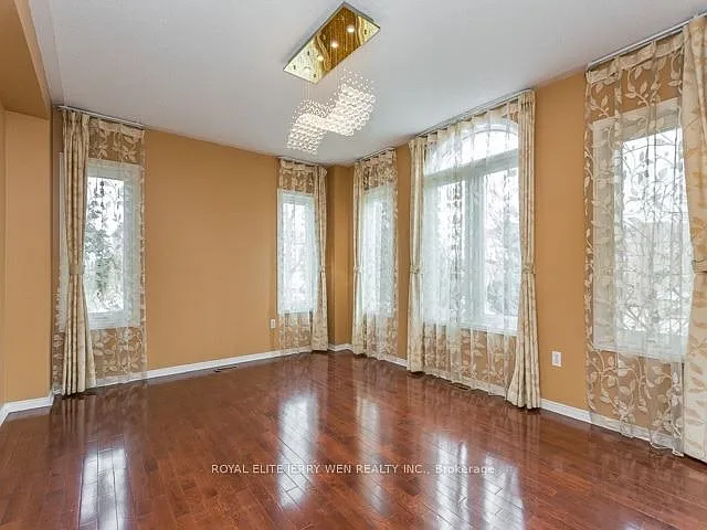 39 Florentine Cres — Photo 5