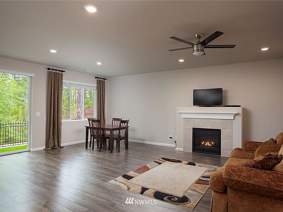 5th image of 4084 Cameron Lane NE #15