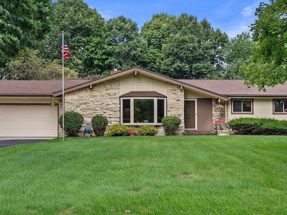 1st image of W215N10105 Hickory DRIVE