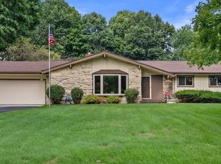 W215N10105 Hickory Dr, Colgate, WI 53017