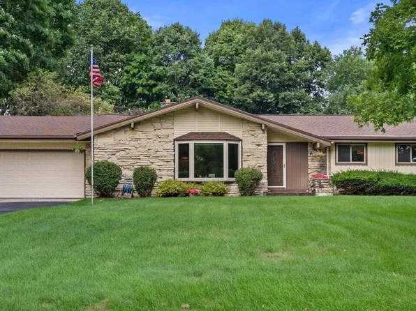 W215N10105 Hickory DRIVE, Colgate, WI 53017