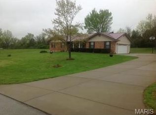 955 Douglas Ln, Pacific, MO 63069