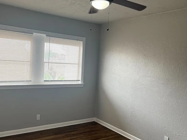 Eskridge Apartments. — Photo 6
