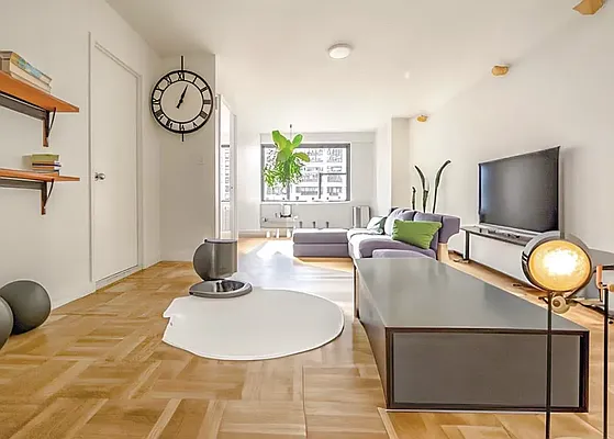 Rented by Manhattan Realty Group | media 9