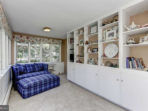 5th image of 1705 Oak Ln