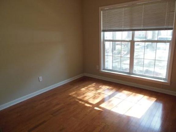 5th image of 215 Cumberland Dr