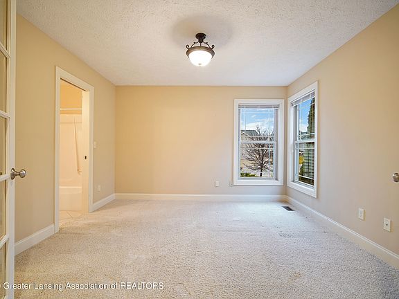 2nd image of 3889 Sierra Hts #5