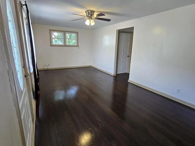 Blackburn Ave — Photo 8