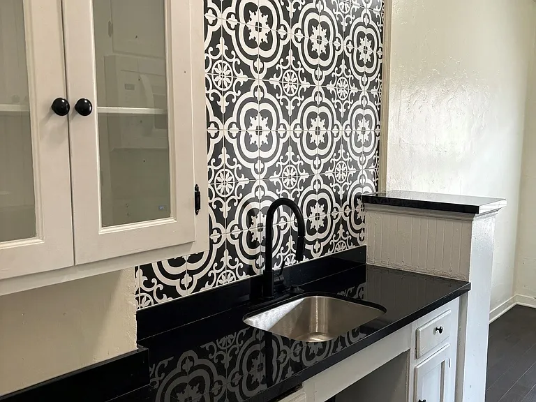 Chateau Alto Nido Apartments — Photo 21
