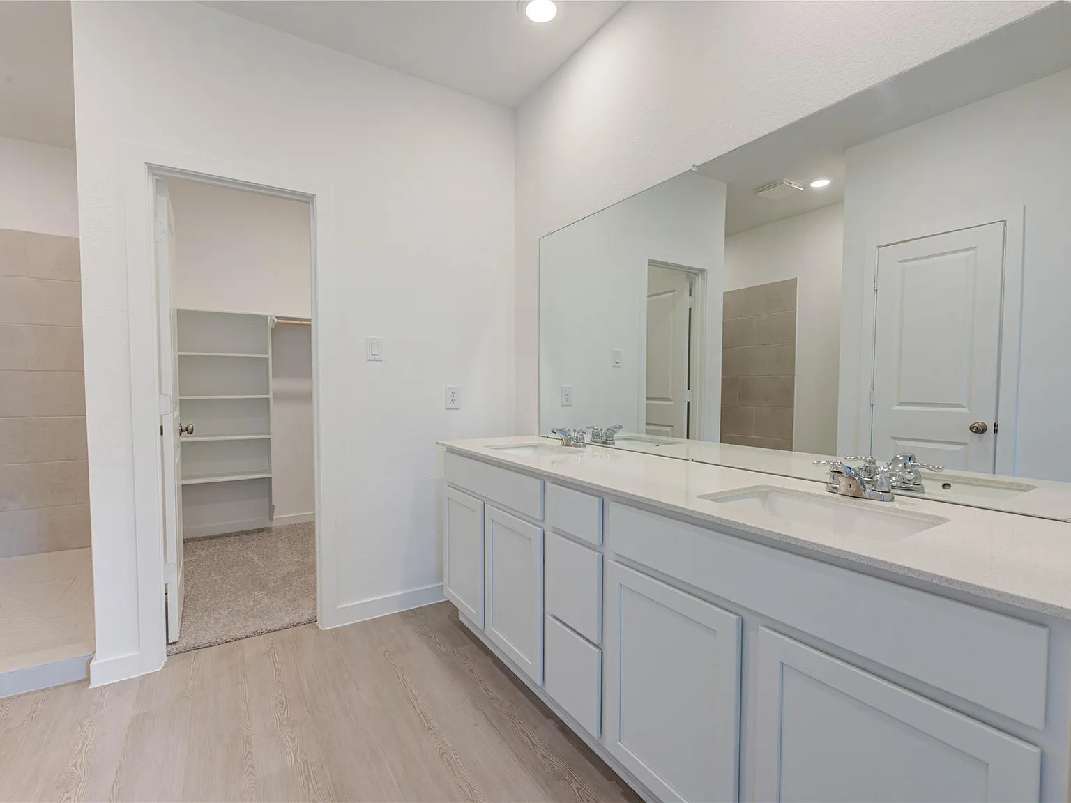 400 Robin St - 1 — Photo 4
