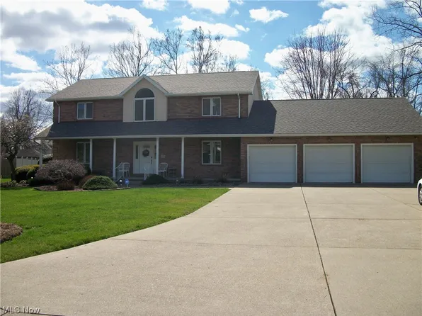 925 Pine St, Belpre, OH 45714