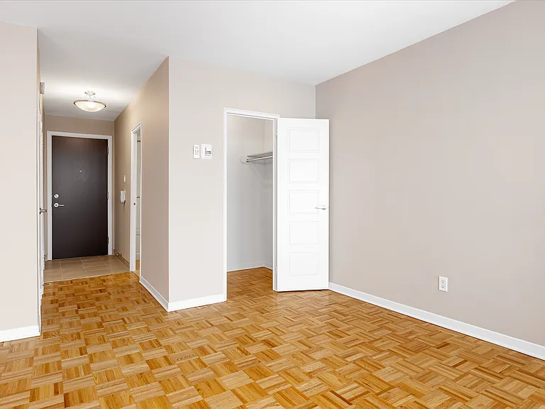 111 Wurtemburg St — Photo 18