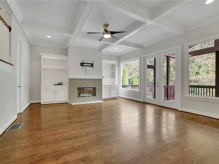 3245 Lynwood Dr — Photo 5