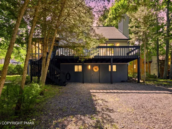 2120 Glasgow Dr, Bushkill, PA 18324