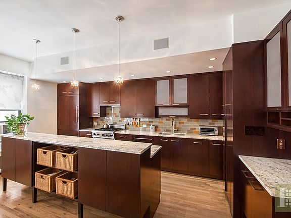 4th image of 425 W End Ave APT 7D