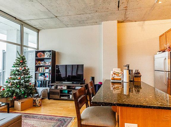 4th image of 50 E 16th St Unit 1011