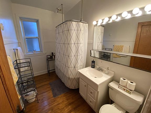 4th image of 2007 W Byron St Unit 1