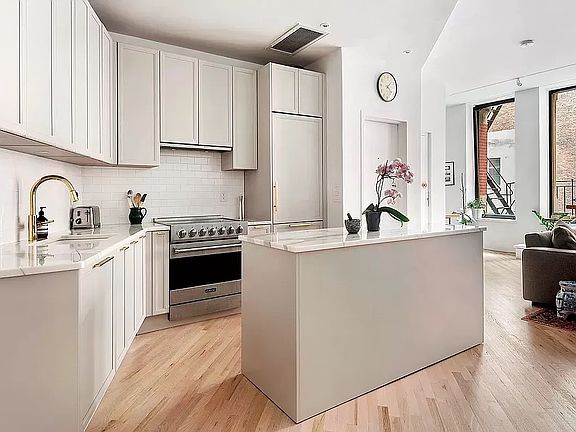 4th image of 133 Mercer St Floor 3