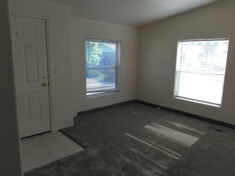446 W 240 N — Photo 3
